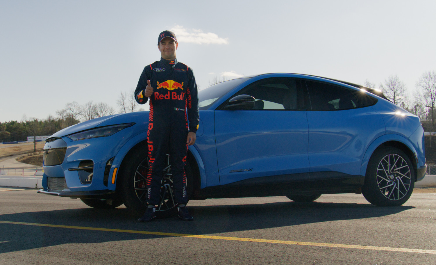 Os atuais pilotos da Oracle Red Bull Racing, como Carlos Perez, já tiveram oportunidade de, não só posar, como também conduzir, alguns modelos Ford 