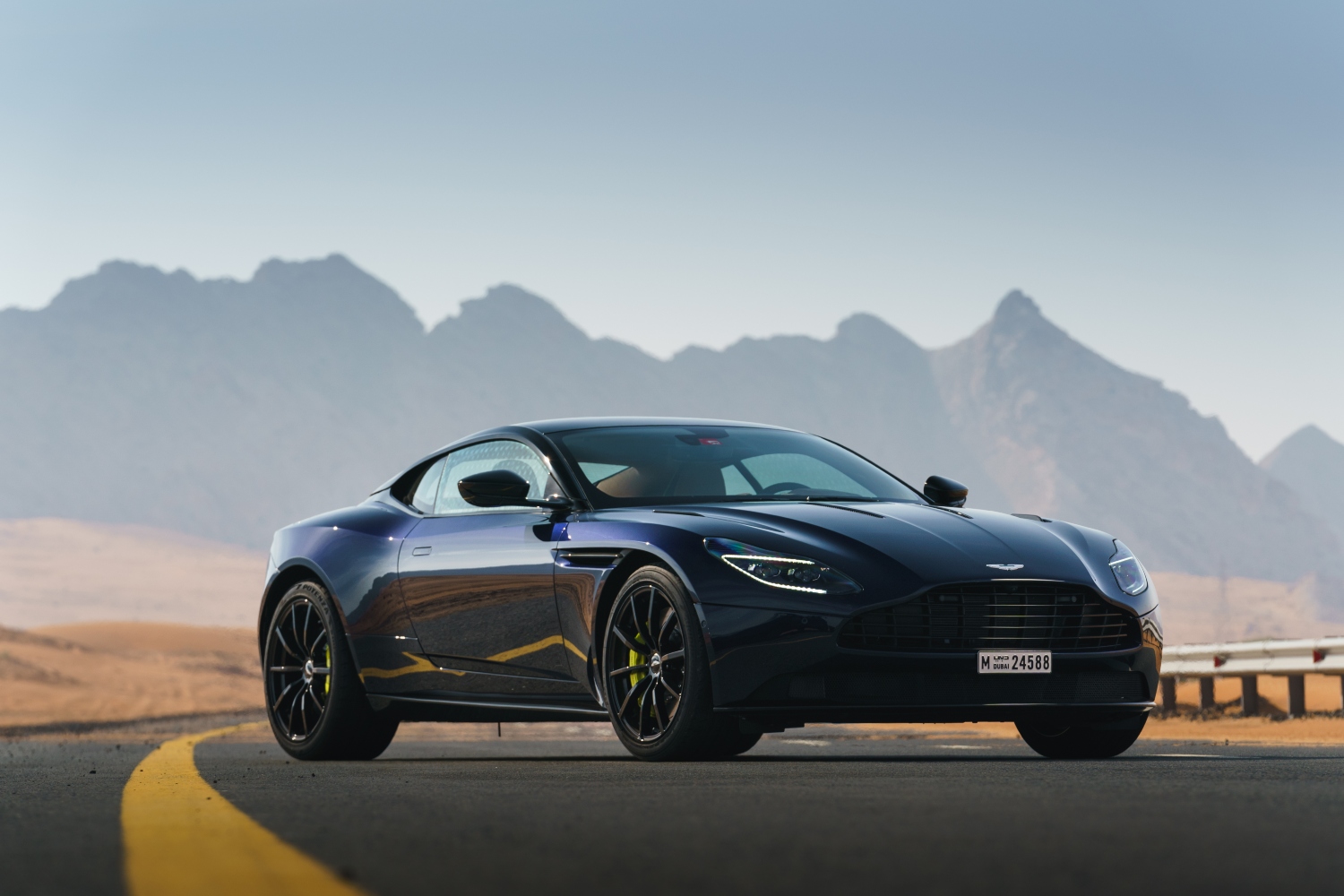 O Aston Martin DB11 é, presentemente, o modelo mais antigo na gama da marca de Gaydon 