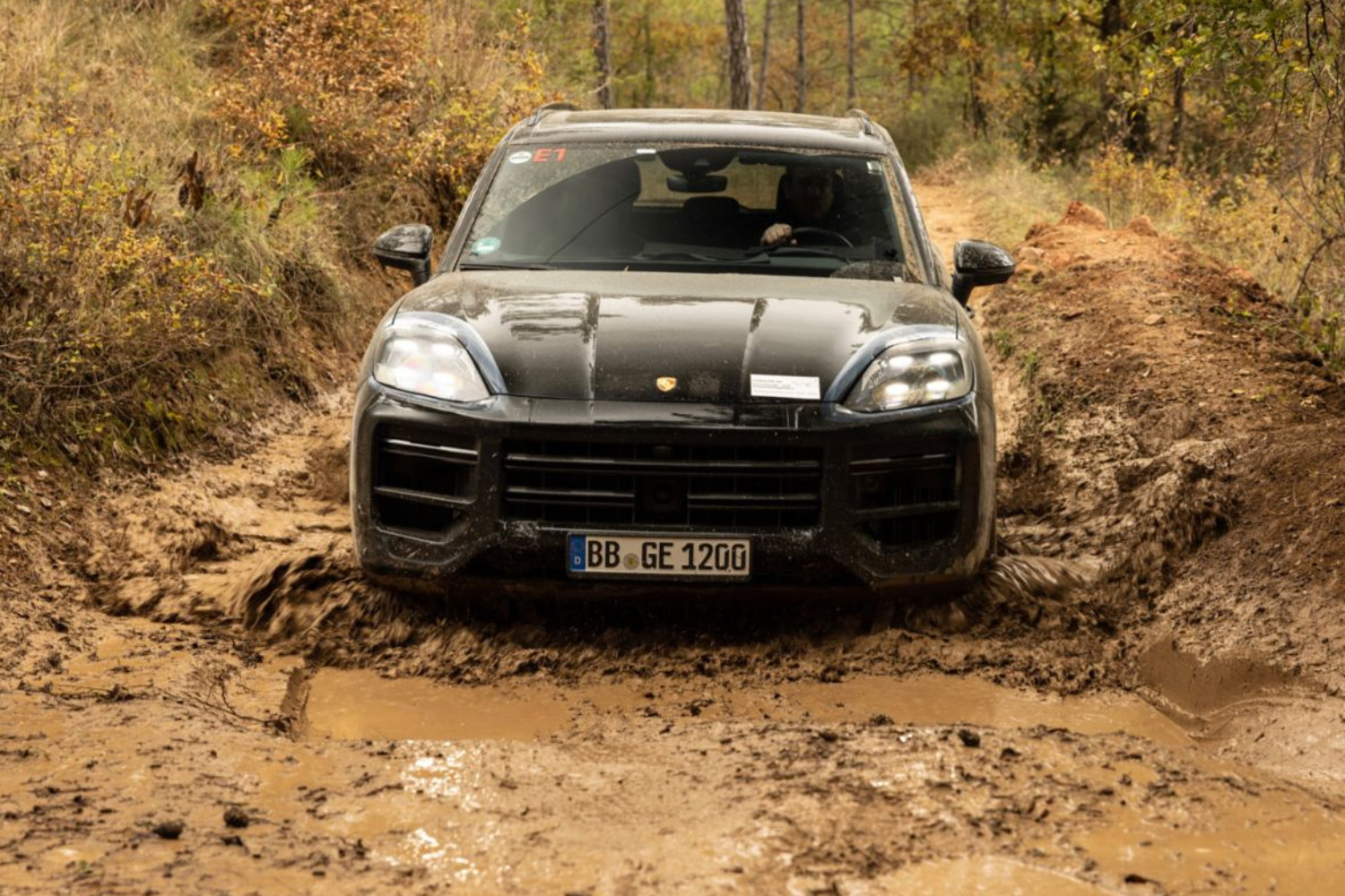 Apesar de se tratar de um "mero" restyling a meio do ciclo de vida, o Cayenne foi sujeito a intensos testes visando uma melhoria, também das capacidades dinâmicas e off-road