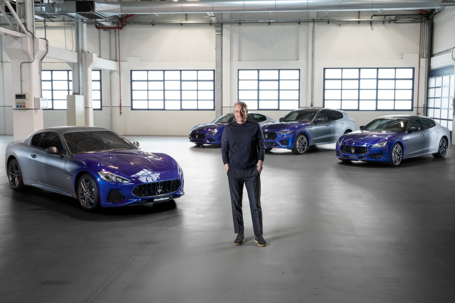 O CEO da Maserati, Davide Grasso, junto da nova edição especial Zéda, ou apenas Z