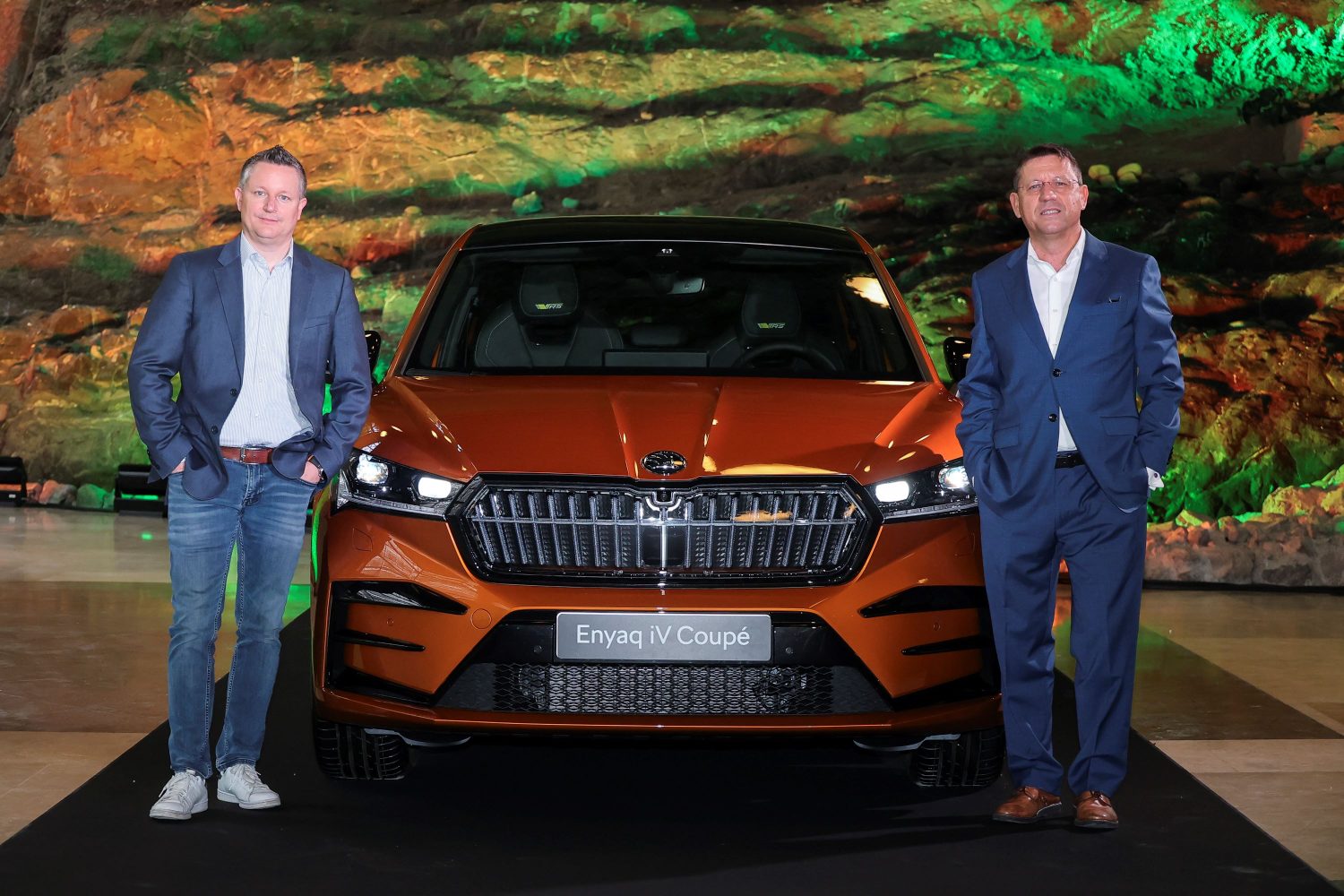 O director de Marketing de Produtos da Skoda Auto, Björn Kröll, à esquerda, acompanhado do director-geral da Skoda Auto Portugal, Luis Mateus