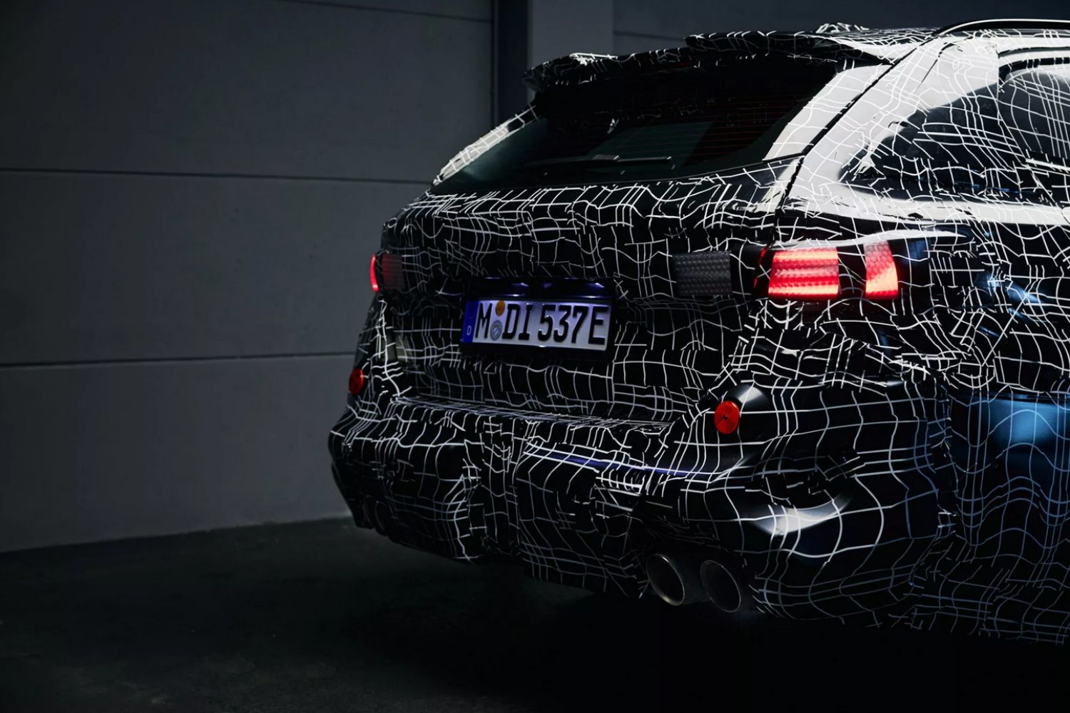 A futura BMW M5 Touring, ainda de camuflado