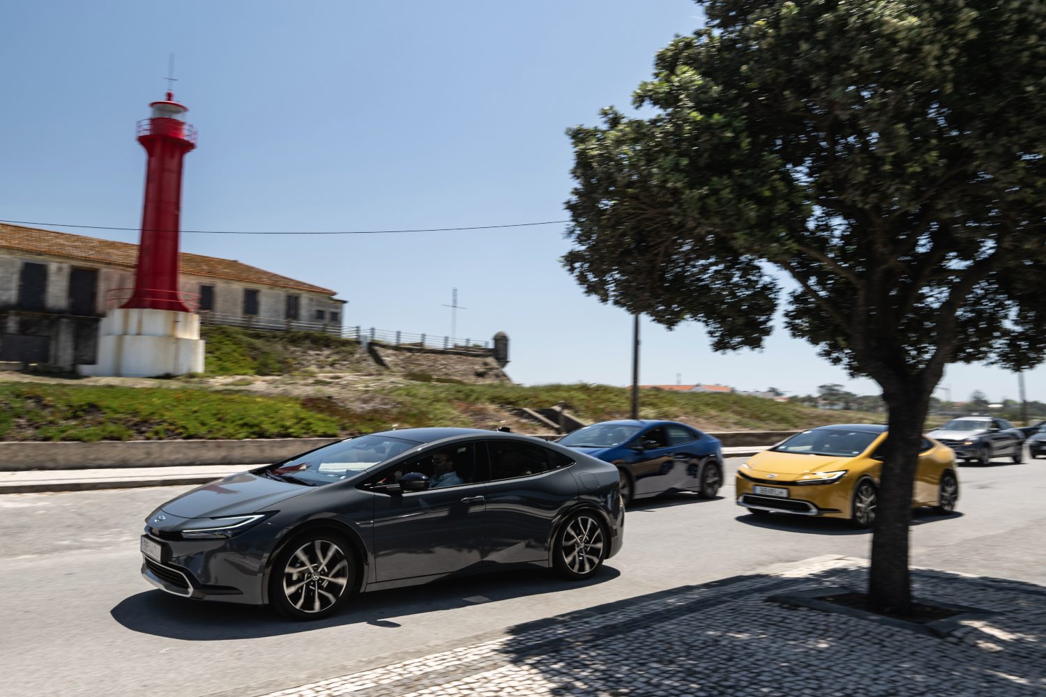 O novo Prius apresenta uma condução mais agradável e segura, além de competente. Foto: Toyota Portugal