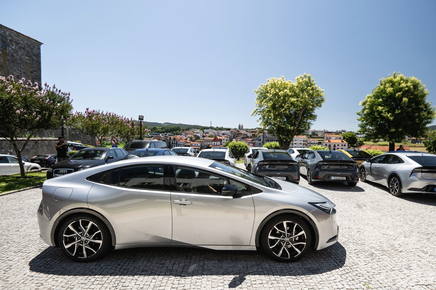 O perfil do novo Prius está agora mais próximo de uma gota de água