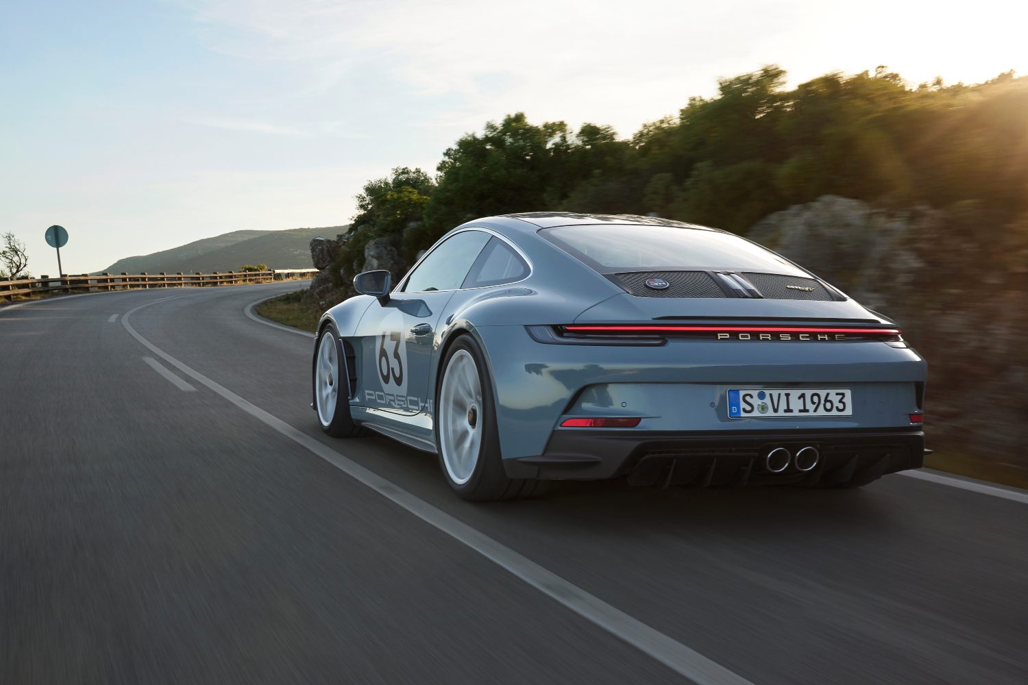 O 911 S/T, aqui com o Heritage Design Package, consegue acelerar dos 0 aos 100 km/h em 3,7s