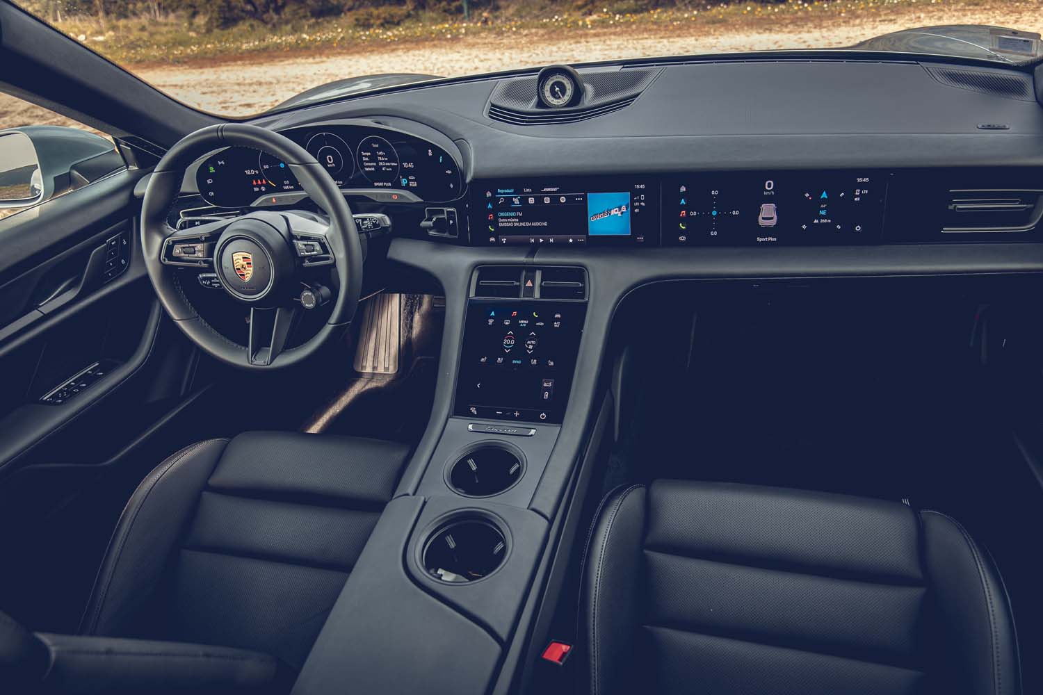 Interior do Porsche Taycan Sport Turismo