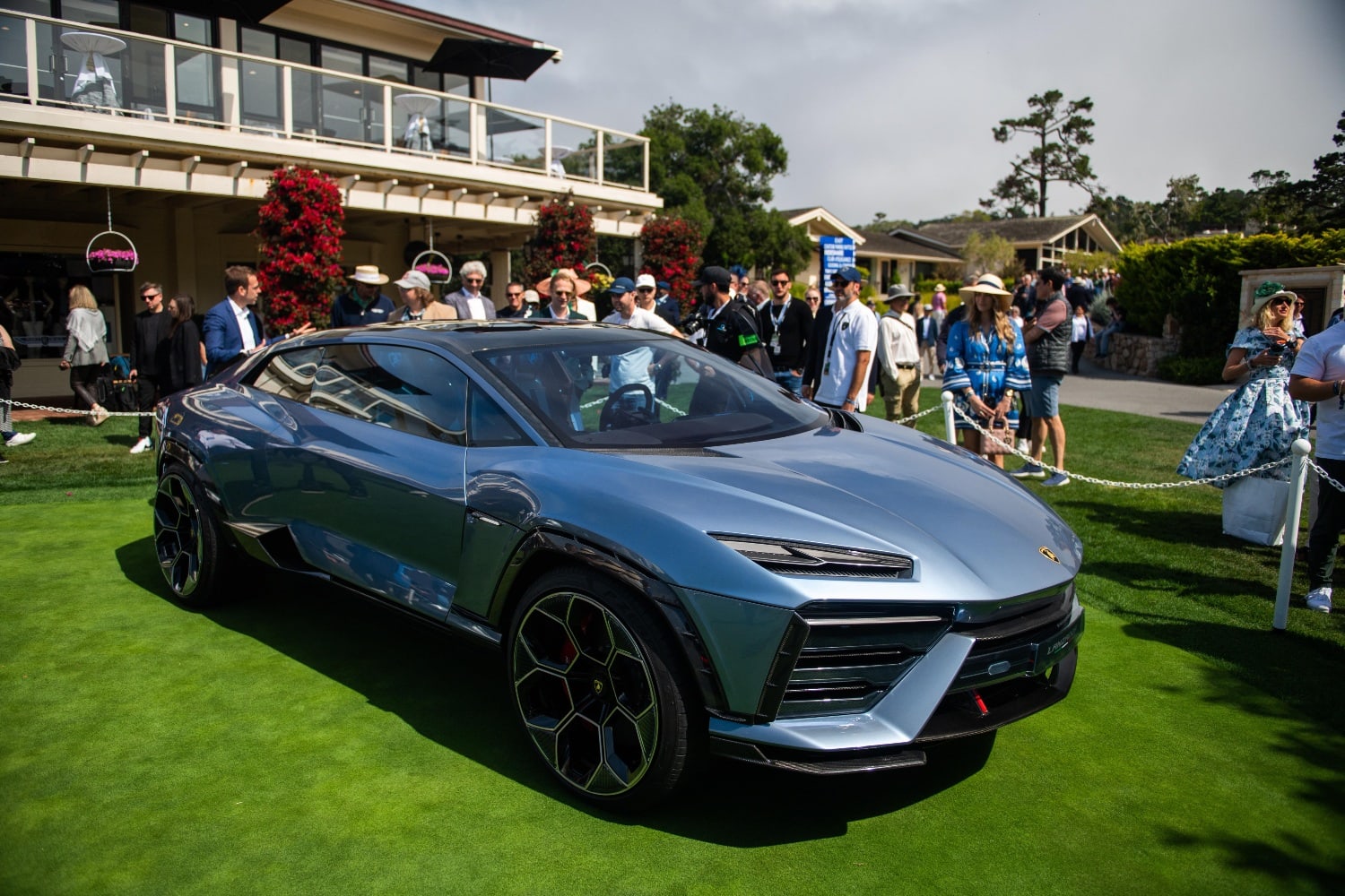 O Lanzador anuncia-se como o primeiro elétrico puro com emblema da Lamborghini no capot