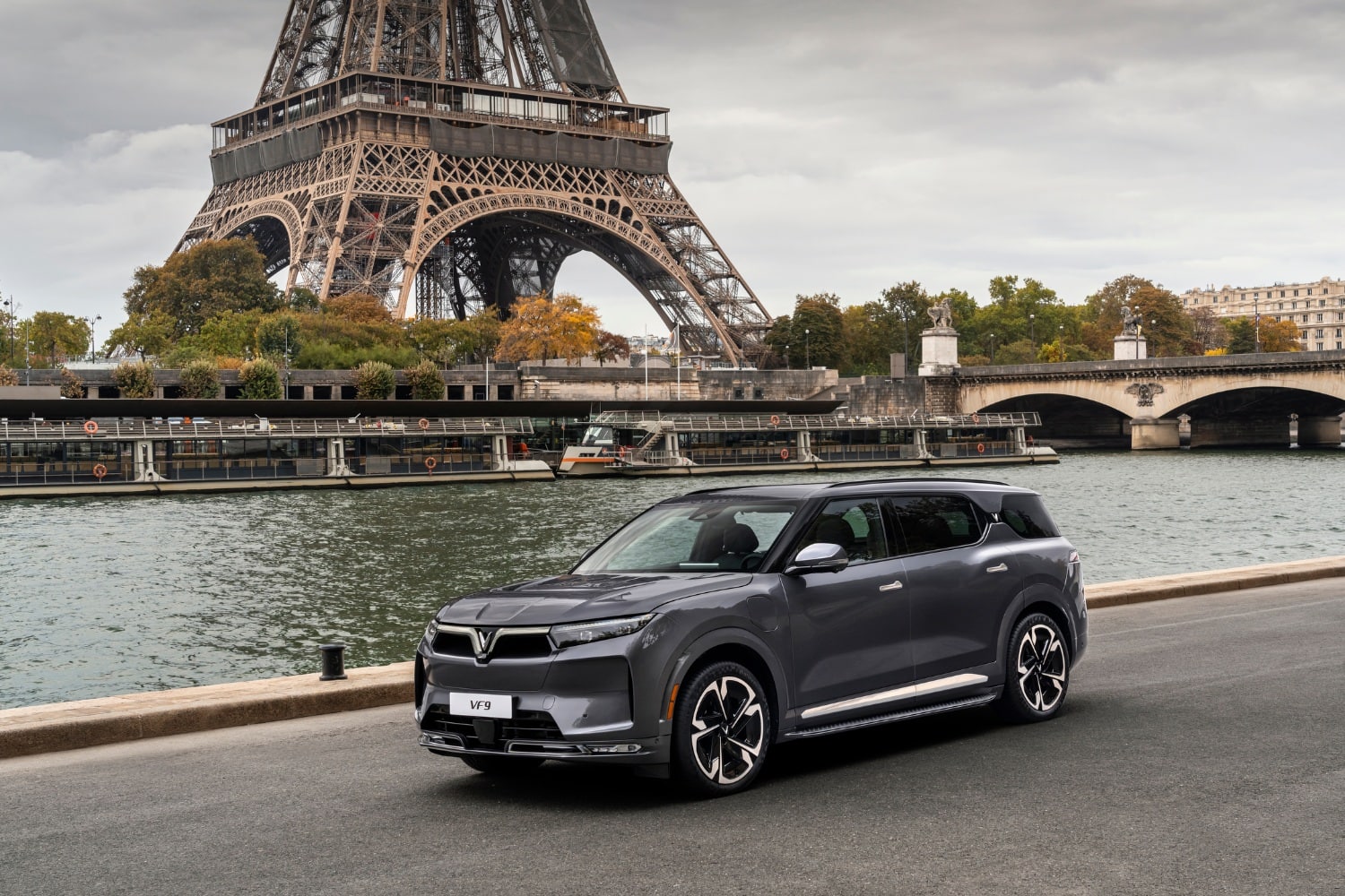 SUVs com mais de toneladas vão pagar mais estacionamento em Paris... mesmo quando elétricos!