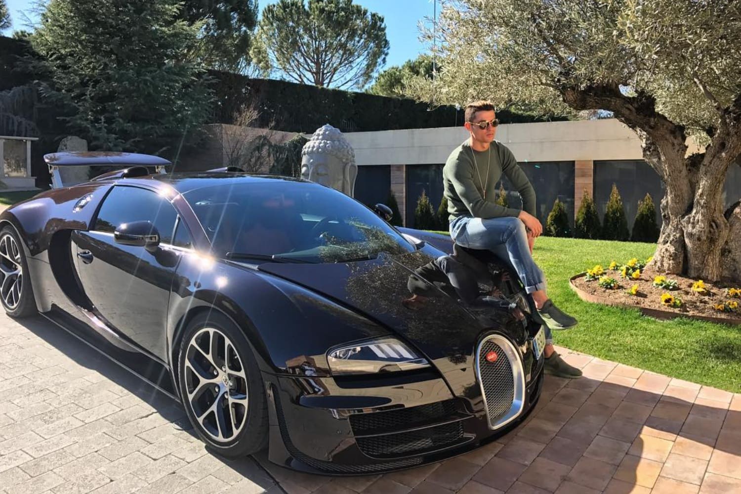 O Veyron foi o primeiro Bugatti adquirido por Cristiano Ronaldo. Foto: Instagram Cristiano Ronaldo