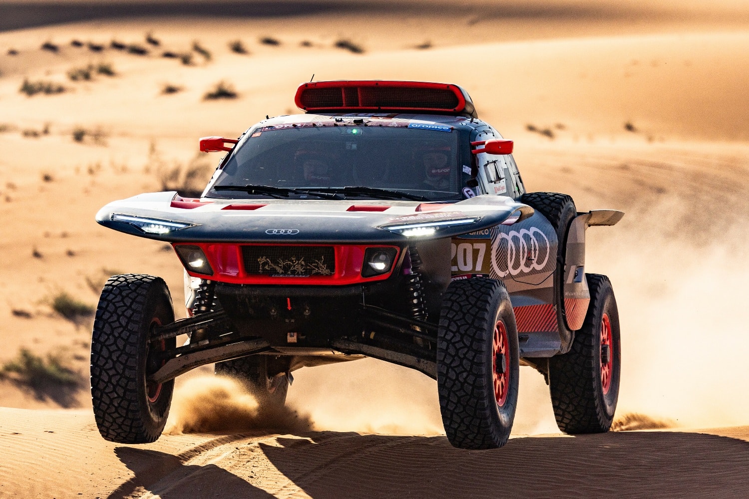 O Audi RS Q e-tron é o primeiro automóvel de propulsão híbrida a vencer o Dakar