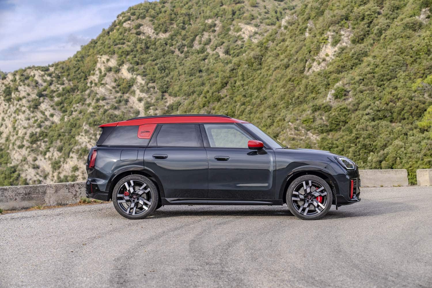 Foi em plena Serra de Sintra que conduzimos o Mini Countryman de 300 cv