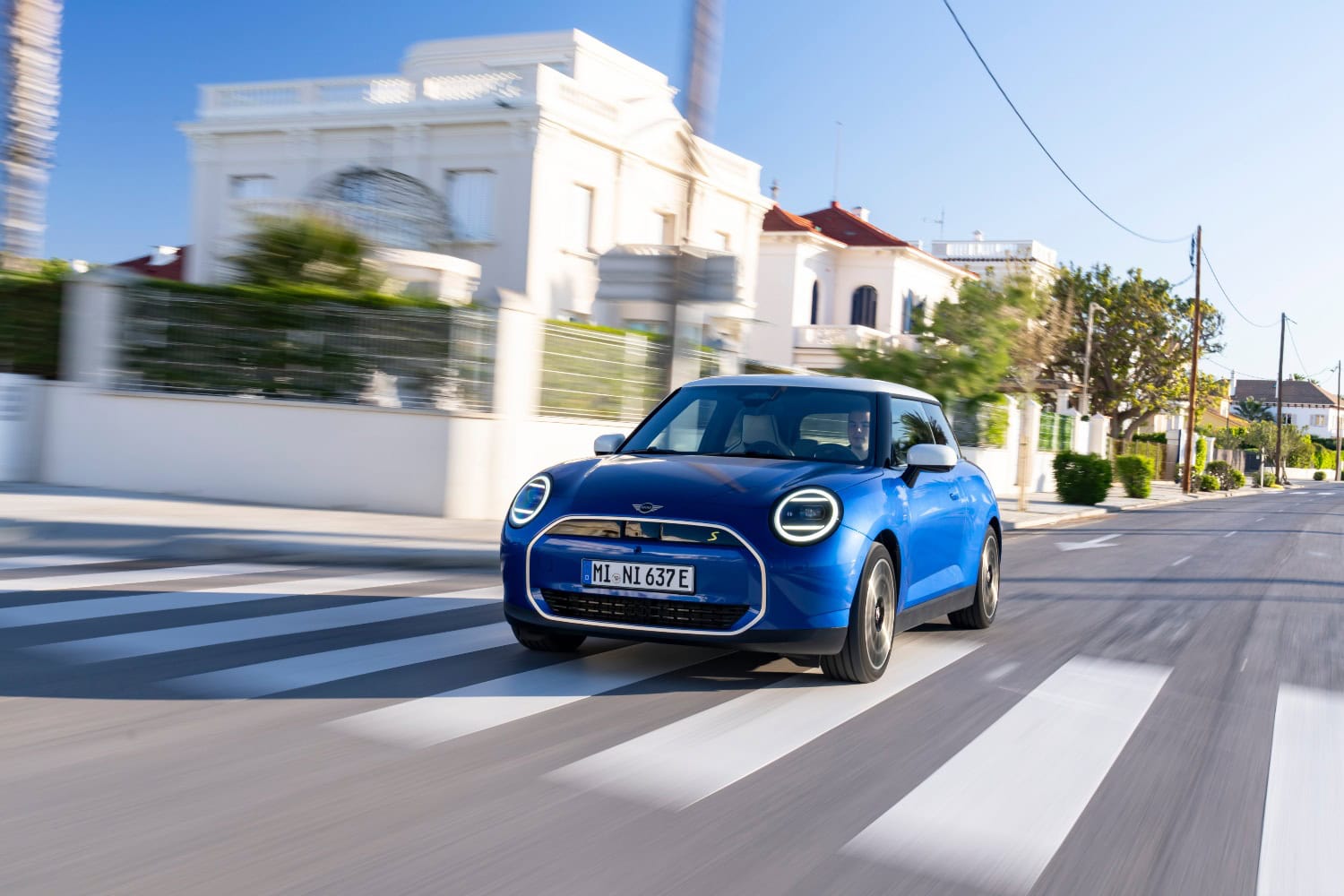 O novo Mini Cooper SE elétrico é um dos produtos que a marca britânica do BMW Group tem previsto produzir na China  